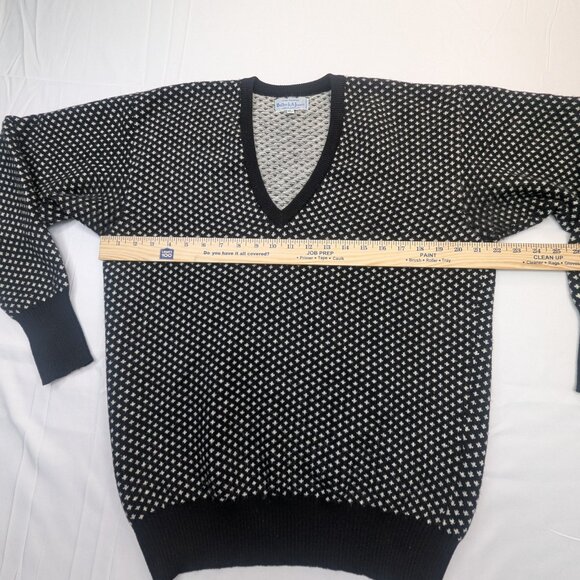 Bullock & Jones 100% Cashmere V-Neck Sweater Black White Geometric Men’s 42 - Picture 5 of 8
